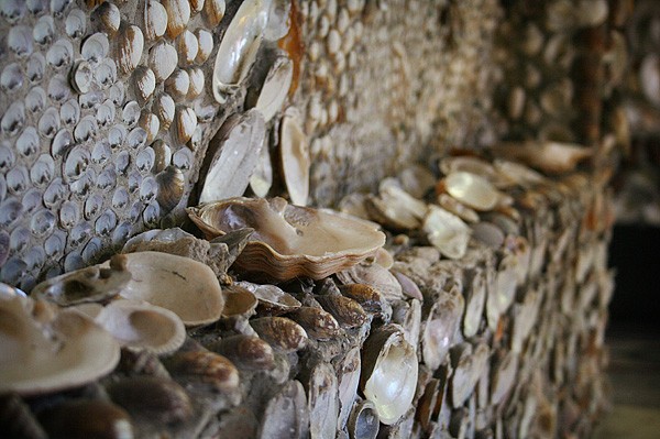 This close-up shows some of the detail work on the shrine itself. All different kinds of shells were used.