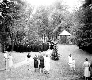 A procession to the Saint Anne Shell Chapel in 1946. 