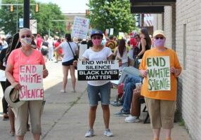 BLM-rally-three-sisters-signs