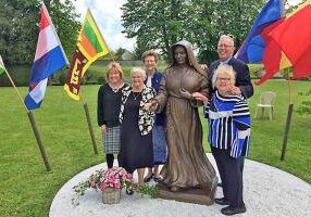 Bronze statue dedicated in Ruillé on Mother's Day